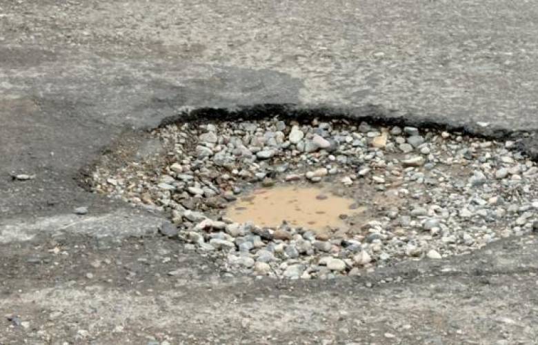 AMLO menciona plan para arreglar los baches de todo el país 