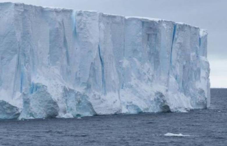 Iceberg se desprende en la Antártida, es el más grande del mundo
