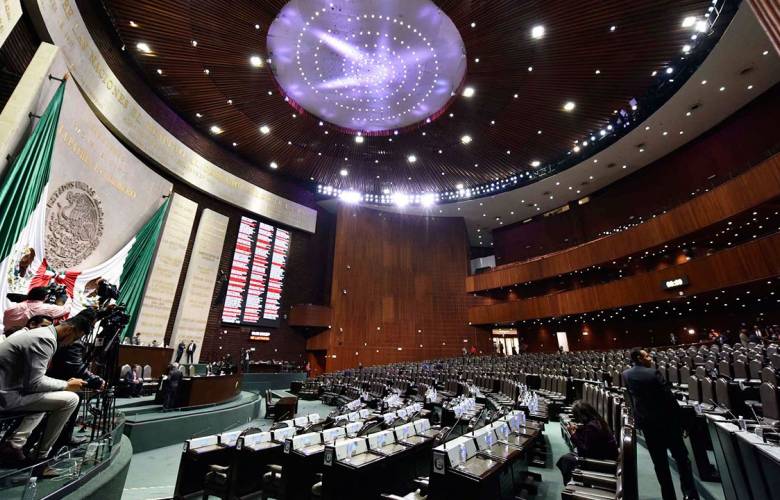 Diputados aprueban devolver a Pemex control en venta de combustibles