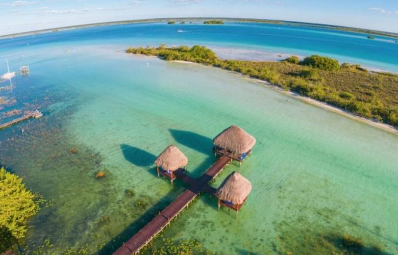 Laguna de Bacalar en Quintana Roo se tornó oscura y perdió su bello azul turquesa