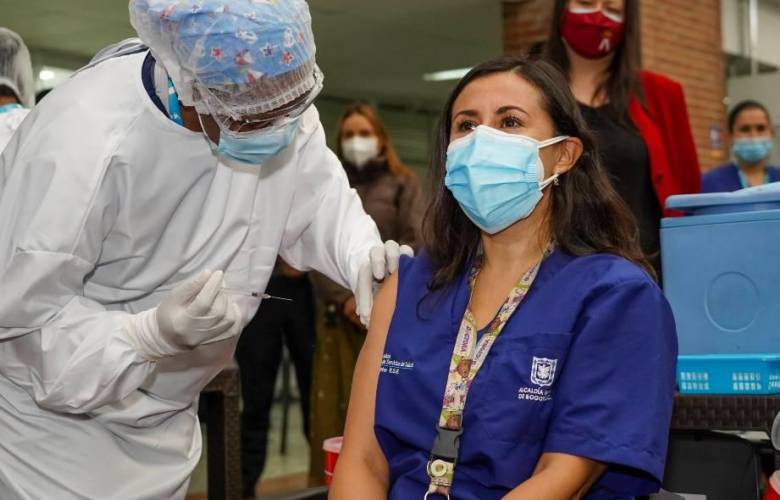 Refuerzo de vacuna Covid para maestros en México comenzará el 8 de enero