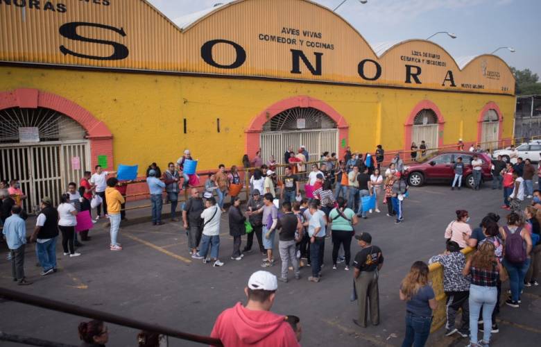 En llamas el mercado de sonora: salvar animales es lo primordial 
