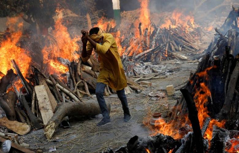 Hallan cadáveres de víctimas de Covid-19 a orillas del Ganges en India