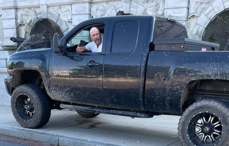 Un hombre amenaza con detonar una bomba cerca del Capitolio en Washington