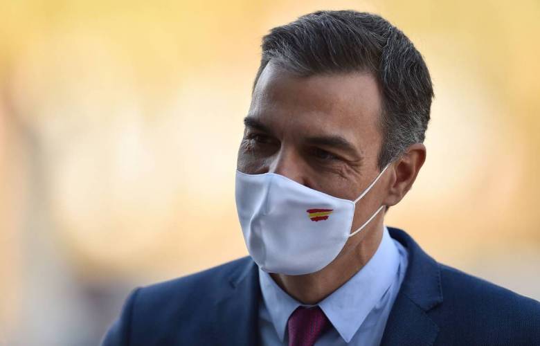 España estima eliminar el uso de cubrebocas al aire libre