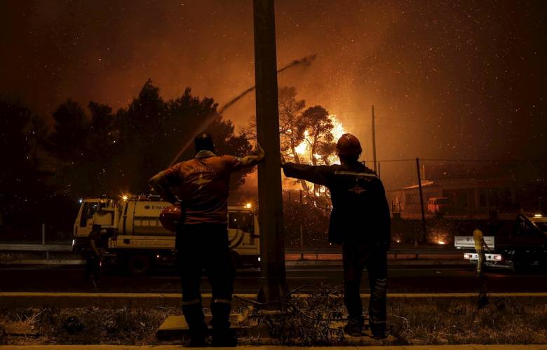 Grecia: Fuego abrasa la Isla Eubea