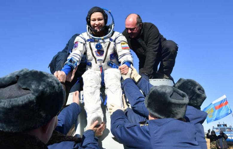 Regresa a la tierra equipo de filmación ruso, tras 12 días de rodaje en el espacio