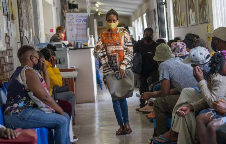 OMS llamó a reconsiderar vacunación de adolescentes, pidió donar dosis