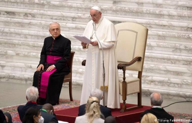 Papa Francisco pide un salario universal y reducir la jornada laboral