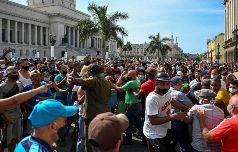 Presidente de cuba pide a sus seguidores a salir a las calles ante protestas de un cambio político 