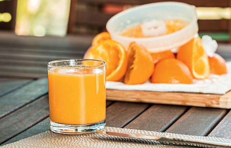 UNAM advierte riesgos de tomar jugo de naranja en exceso podría ser dañino para la salud