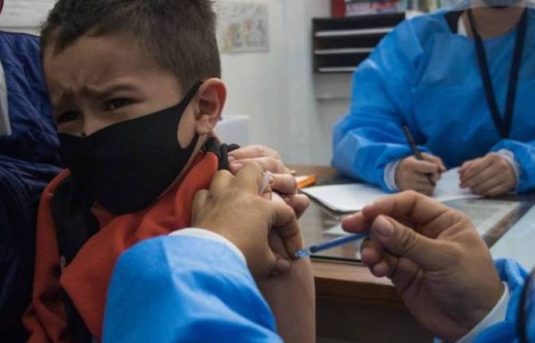 Busca Pfizer autorización para vacunar a menores de entre 5 y 11 años