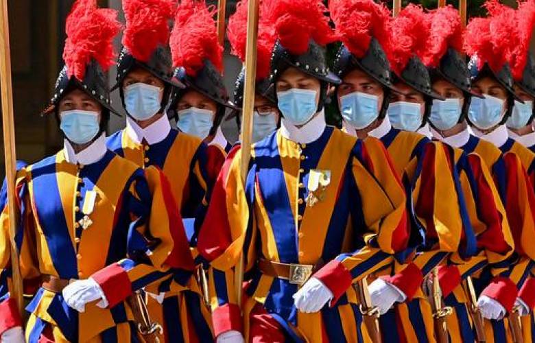 Tres guardias suizos dejan el Vaticano por no vacunarse contra COVID-19