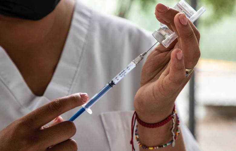 México sí aplicará refuerzo de vacuna Covid para mayores de edad y docentes: AMLO