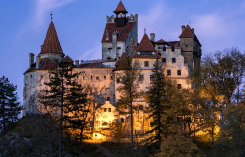 Aplicarán vacunas de COVID-19 en el castillo de Drácula, habrá tour