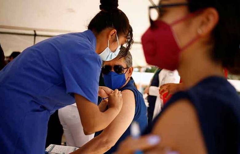 OMS pide no aplicar tercera dosis de vacuna COVID-19.