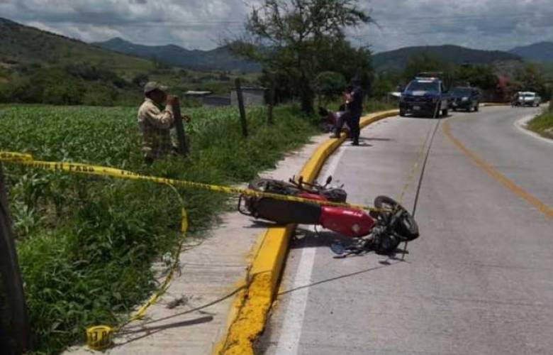 Joven aprendía a manejar moto y muere al caer: Tejupilco