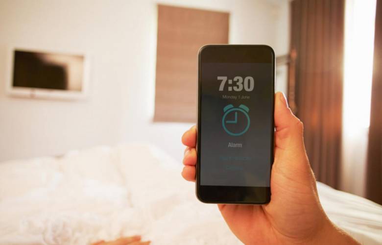 Estudio revela que utilizar la canción favorita de alarma puede estimular la atención al levantarse.