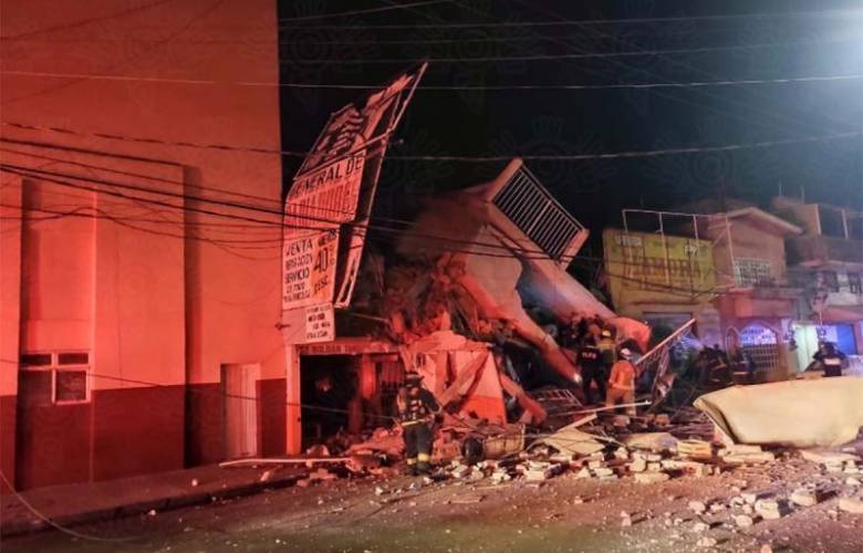 Colapsó un edificio debido a una explosión de gas LP en Puebla