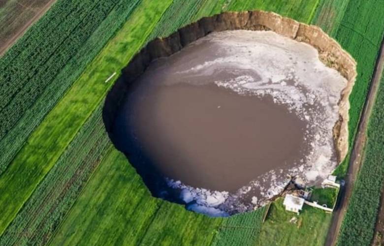 IPN informa que socavón de Puebla es producto de extracción intensiva de agua y sequía. 