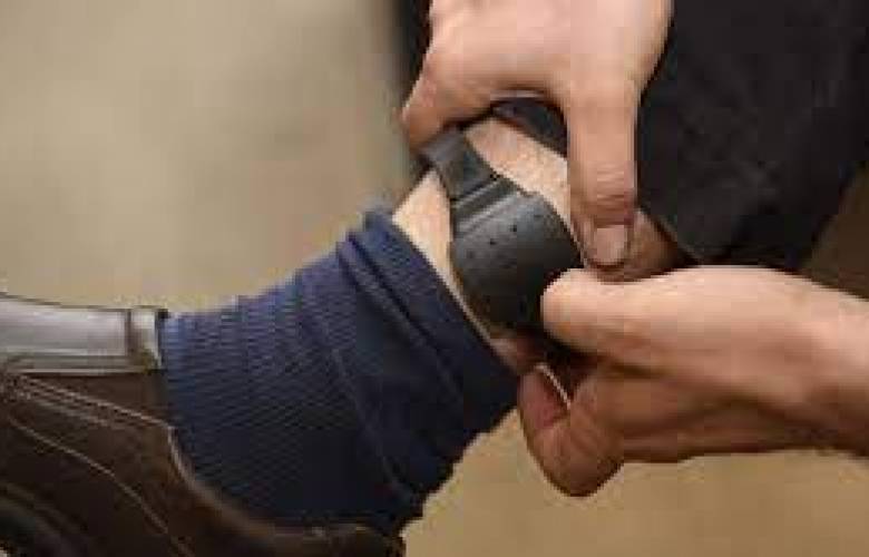Acusados de violencia doméstica usarán tobilleras electrónicas en Chile