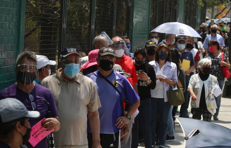 En México 57 por ciento de los adultos ya cuenta con una dosis de la vacuna