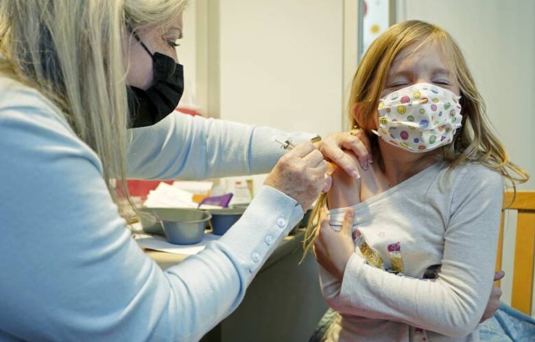 En EU vacunan a 900 mil niños contra Covid, en una semana