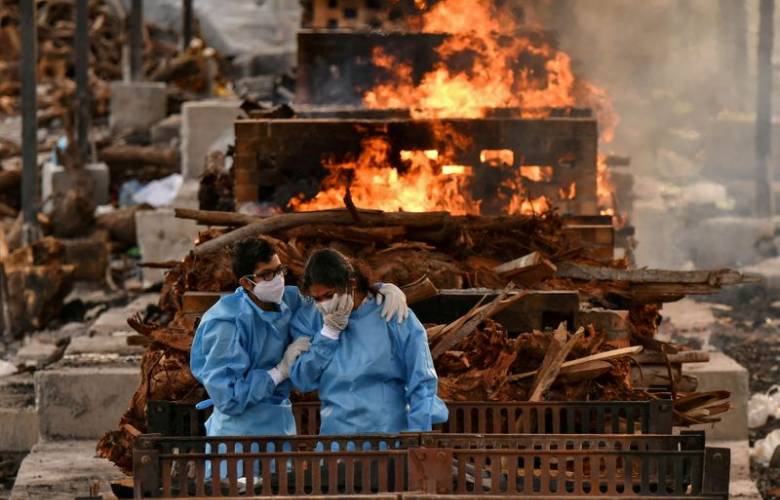 Promete India más vacunas mientras muertes diarias por Covid aumentan a  4,000