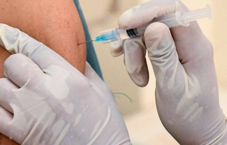Embarazadas nueva prioridad para vacunar contra Covid