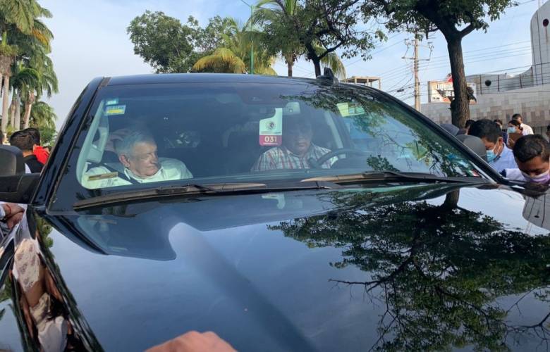  Retiene maestros de Chaiapas al presidente AMLO 