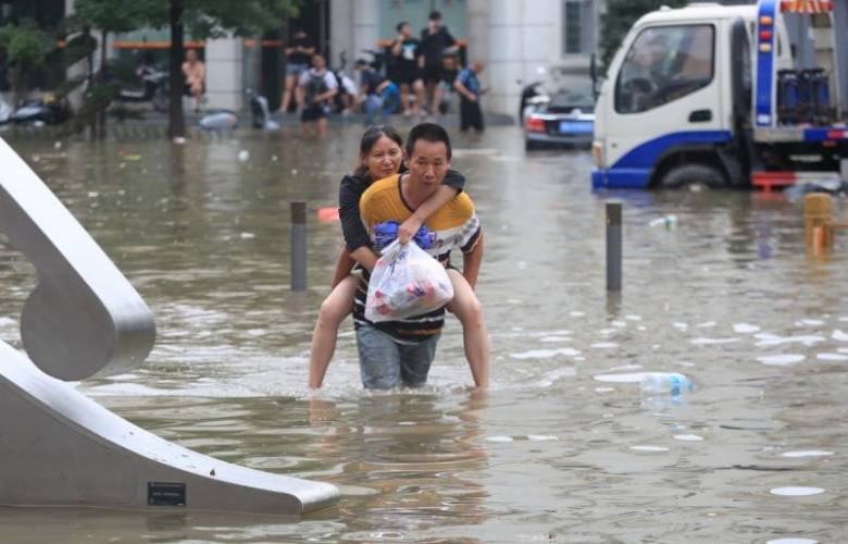 Diluvio arrasa en China: van 25 muertos, la mayoría ahogados en el metro