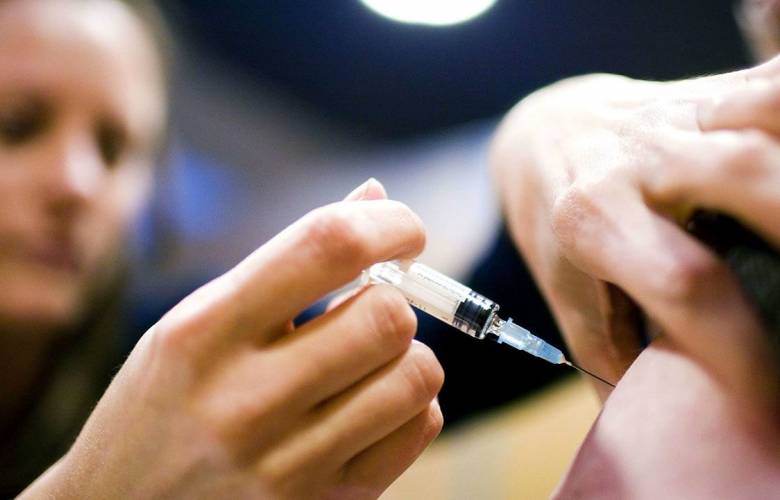 Vacuna contra Covid se incluiría en la de influenza