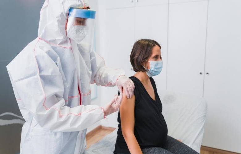 Secretaria de Salud: Embarazadas transmiten inmunidad temporal contra COVID-19 a bebes