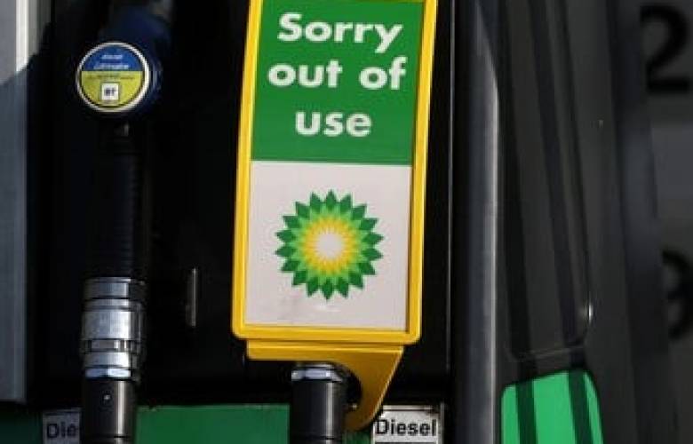 Inglaterra sin gasolina porque no hay choferes: Compras de pánico y colas largas