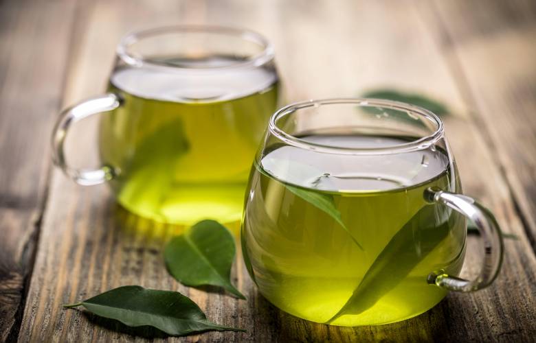 Estudio sobre Alzheimer revela los beneficios de tomar té verde. 